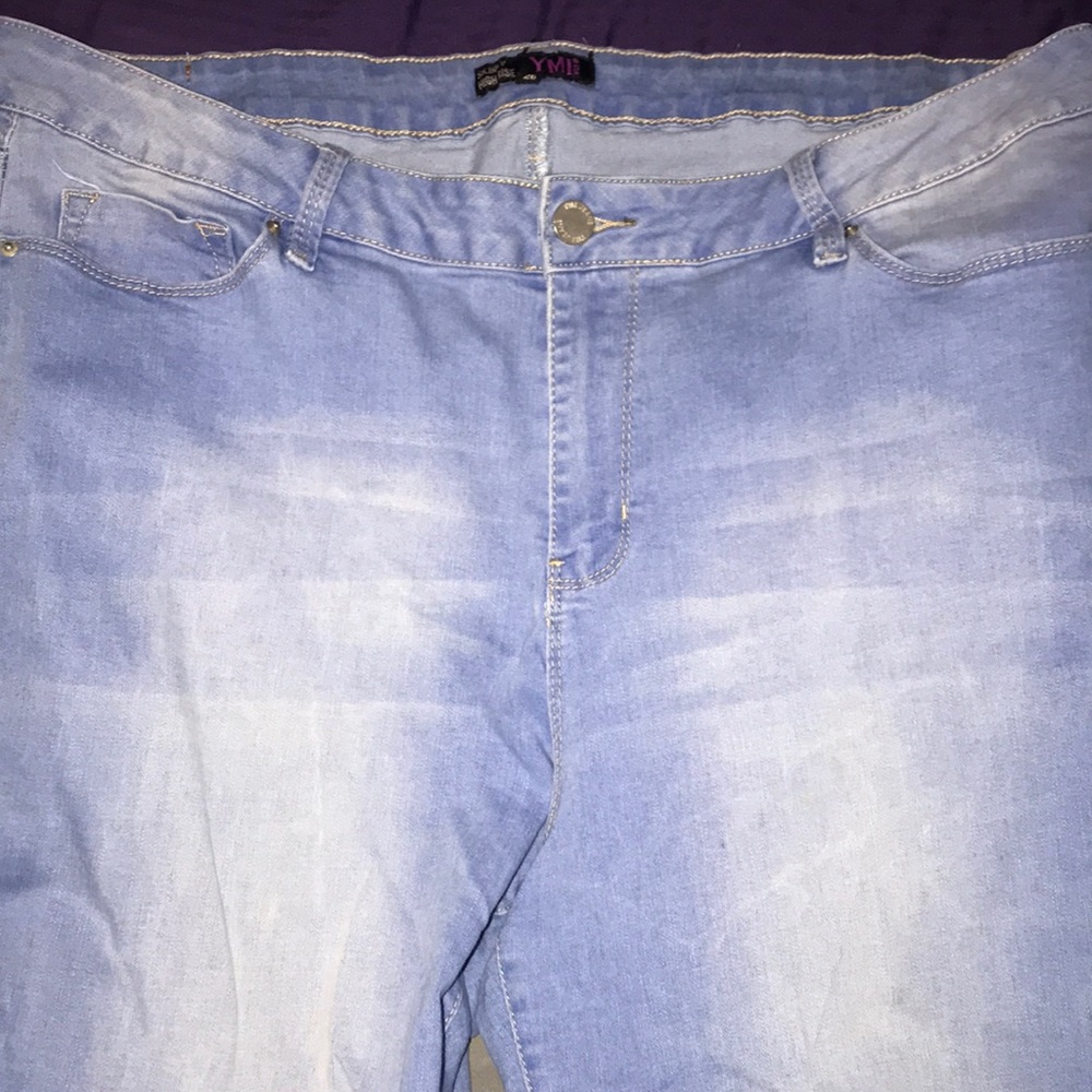 These lightwash jeans hve been sitting in my closet 4 a while worn bout 5 times